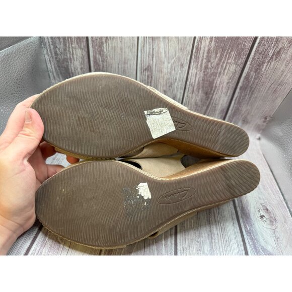 Clarks Collection Women's Beige Suede Ankle Strap Open Toe Wedge Sandal 11M M - Picture 8 of 10